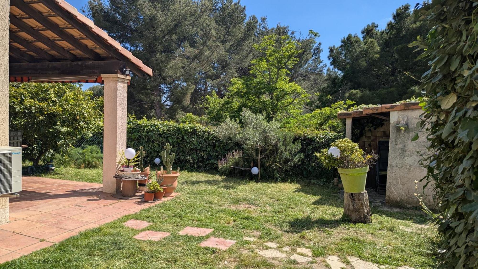 Maisonnette Kalis Calme Avec Climatisation Parking Jardin Cadre Campagne Plages A Pieds Bandol Ngoại thất bức ảnh